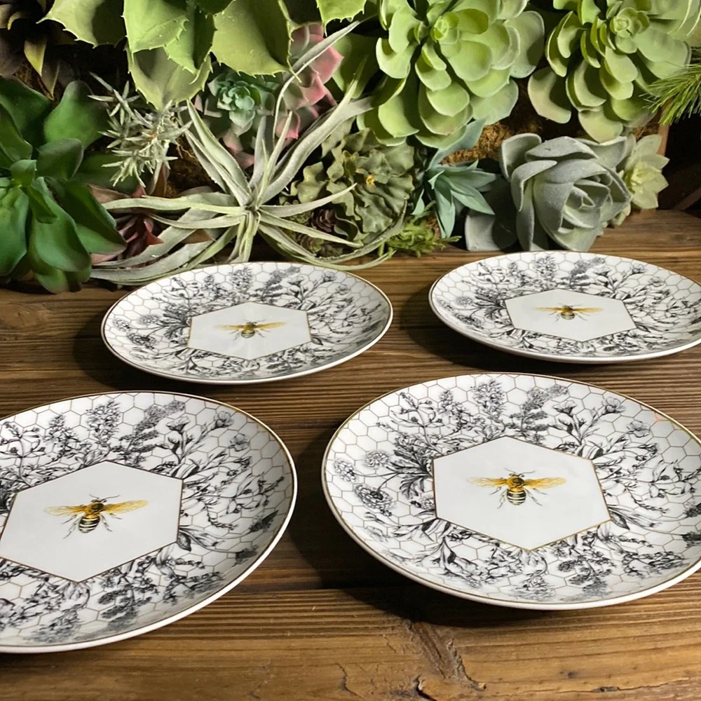 William Sonoma Elegant 18k Gold Accented Queen Bee Salad Plates - Set of Four 🐝